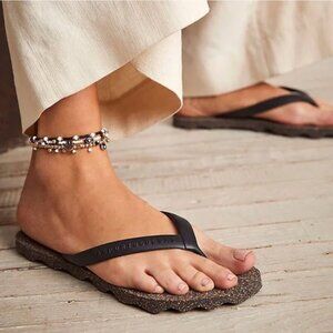 ASPORTUGUESAS Base Cork Sole Flip Flop Thong Sandals in Black Minimalist Sz 8/9